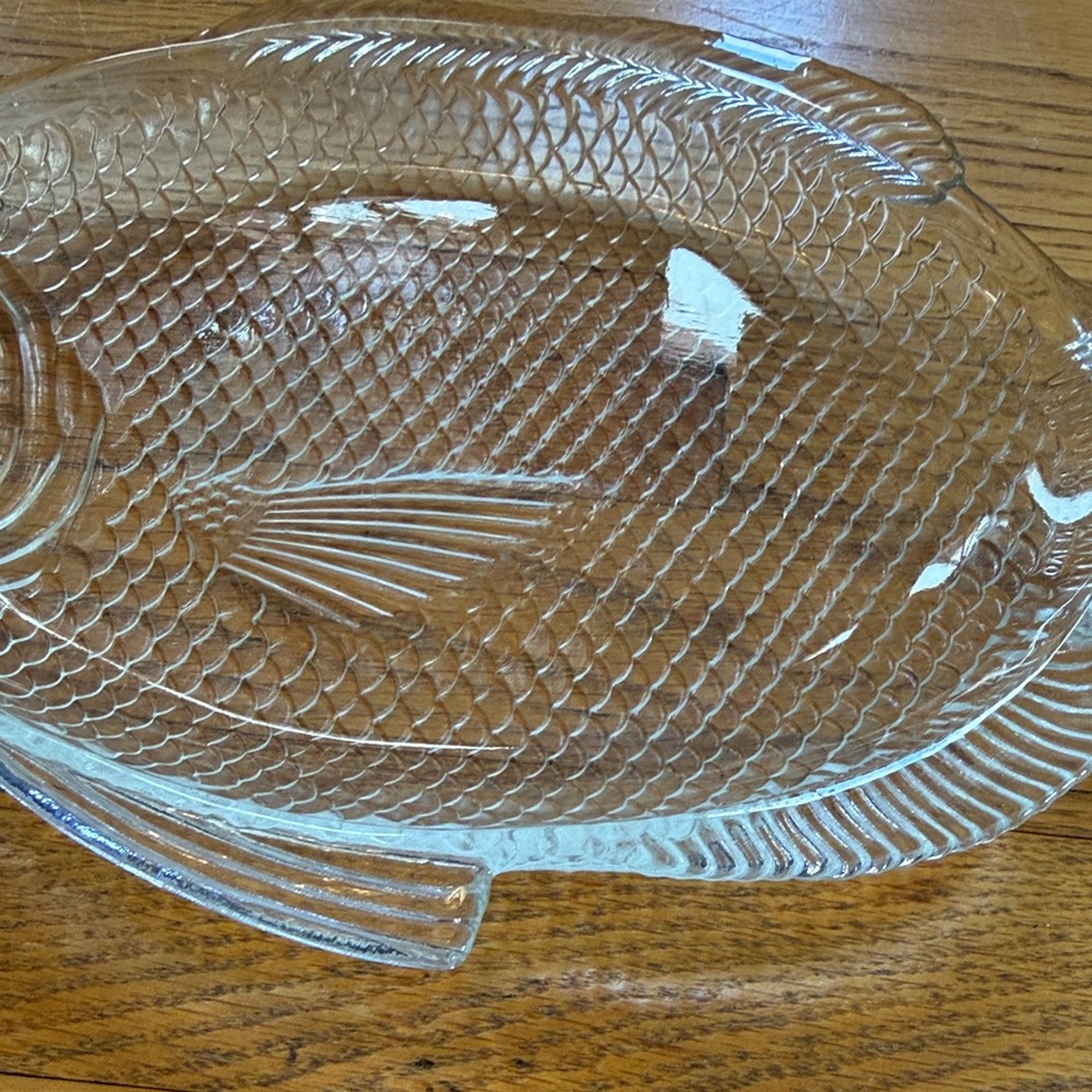 Clear Glass Fish-Shaped Dish - Picture 4 of 10